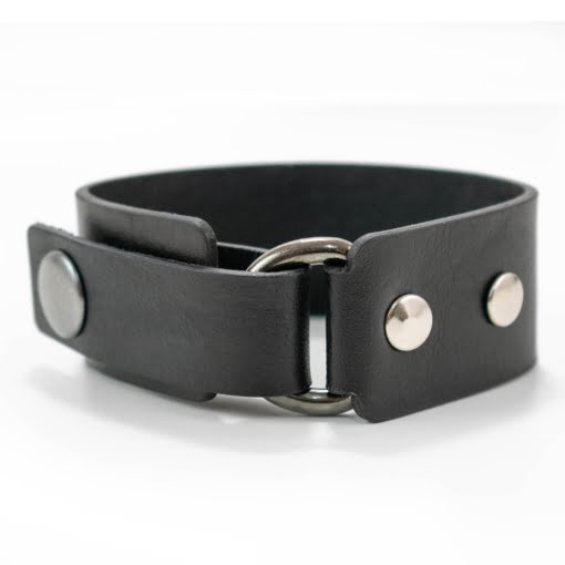 Δερμάτινο Βραχιόλι Μαύρο με Κρίκoυς και Μεταλλικά “X”