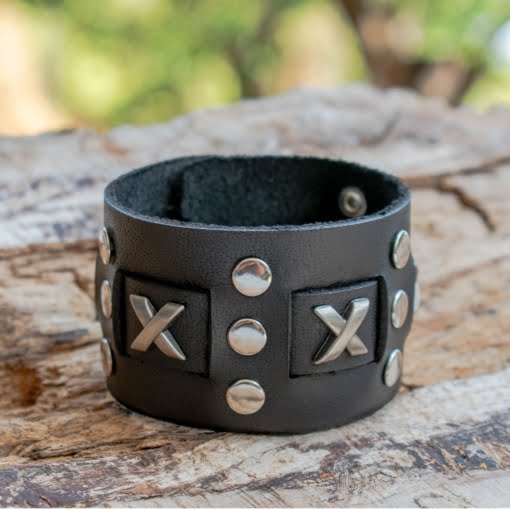 Δερμάτινο Περικάρπιο Μαύρο με Μεταλλικά Διακοσμητικά - Image 2