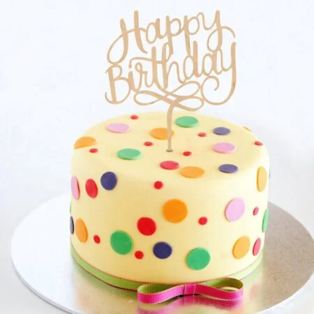 Ξύλινο Τόπερ για Τούρτα Γενεθλίων Happy Birthday με στριφτογυριστα απο κατω πανω σε πουα τουρτα
