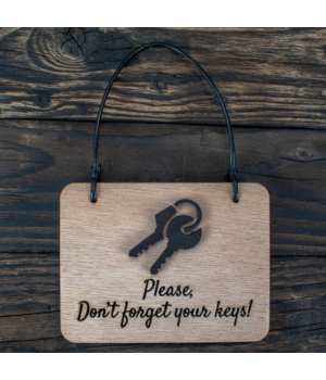 Ξύλινη πινακίδα για την εξώπόρτα don't forget your keys με μαύρες λεπτομέρειες