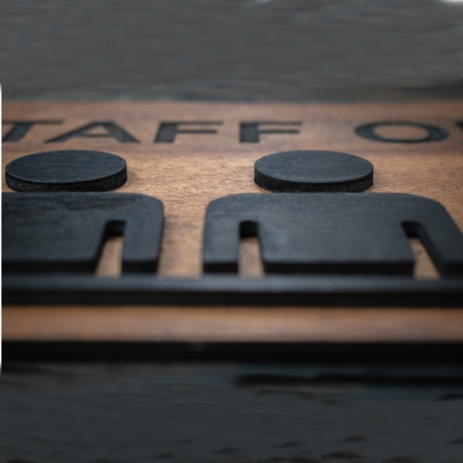 Ξύλινη Πινακίδα Staff Only 20X30cm - Image 4